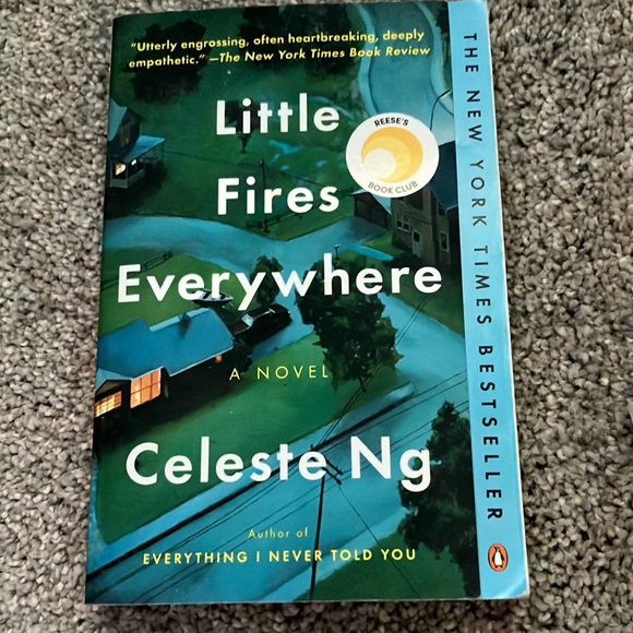 Paperback bundle - Picture 6 of 7